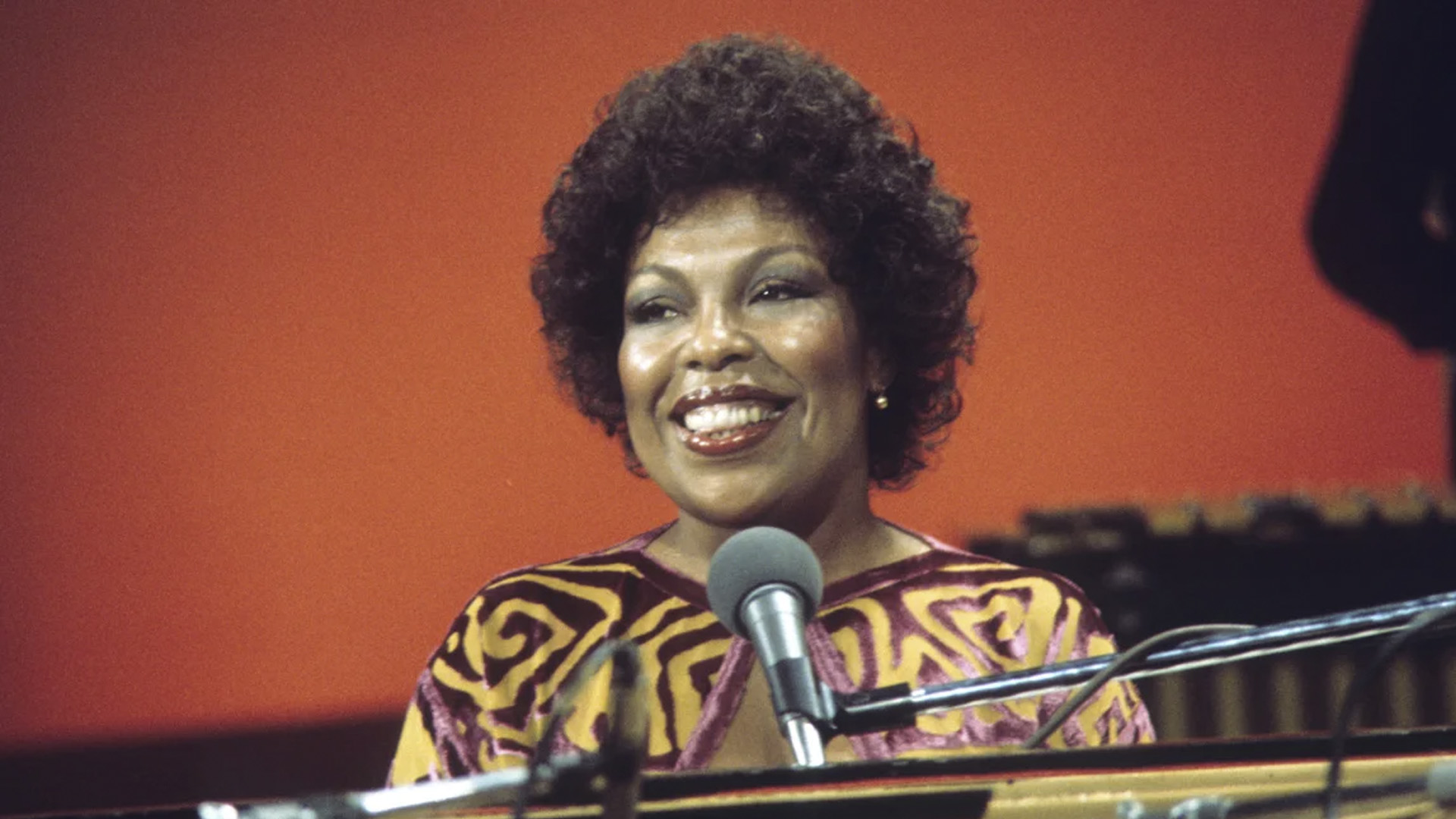 Roberta Flack, cantante ganadora del Grammy, fallece a los 88 años
