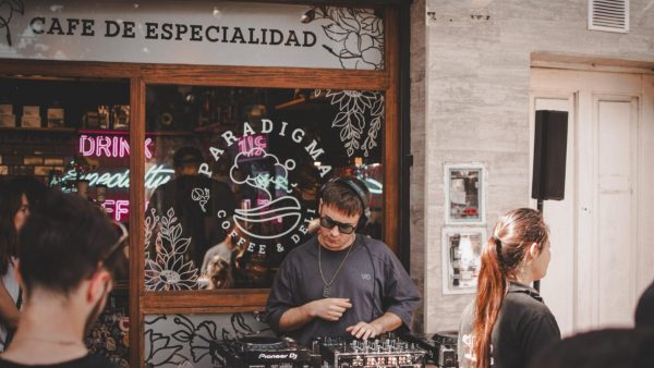 Coffee Raves: La nueva forma de bailar al ritmo del espresso