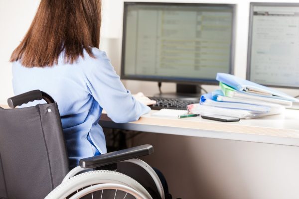 Cómo T-AC-ZORA impulsa la inclusión laboral de personas con discapacidad motriz